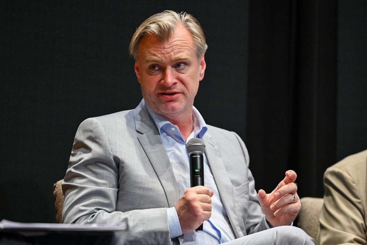 Na era da IA, a história da bomba atômica é um 'alerta', diz Christopher Nolan