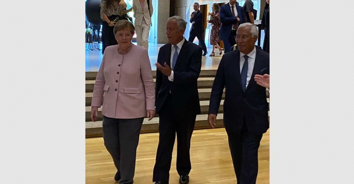 Angela Merkel, Marcelo Rebelo de Sousa e Ant?nio Costa na cerim?nia de entrega do pr?mio