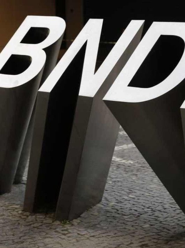 900 vagas no BNDES com salários até R$ 20 mil 