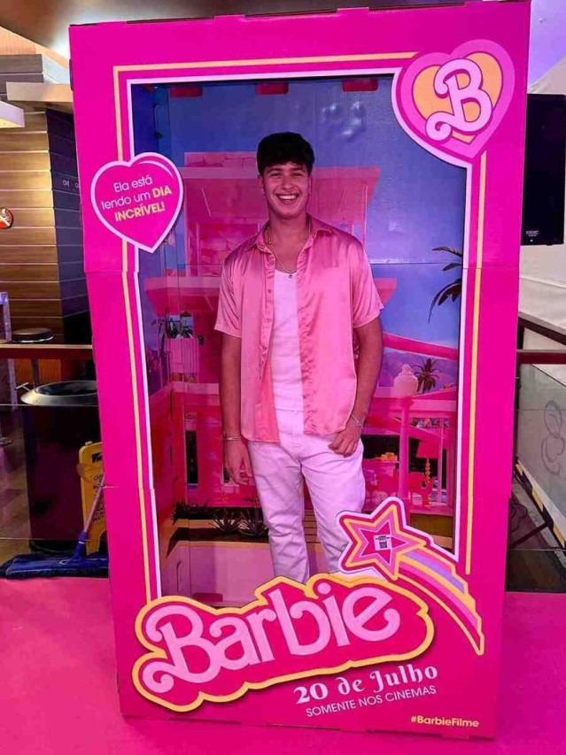 Será que as pessoas mandaram fazer o look para assistir Barbie