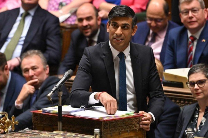 Parlamento do Reino Unido mostra o primeiro-ministro da Gr?-Bretanha, Rishi Sunak, falando durante as perguntas do primeiro-ministro (PMQs), na C?mara dos Comuns - (crédito: Reprodu??o/Jessica Taylor/UK Parliament/AFP) Parlamento do Reino Unido mostra o primeiro-ministro da Gr?-Bretanha, Rishi Sunak, falando durante as perguntas do primeiro-ministro (PMQs), na C?mara dos Comuns - (crédito: Reprodu??o/Jessica Taylor/UK Parliament/AFP)