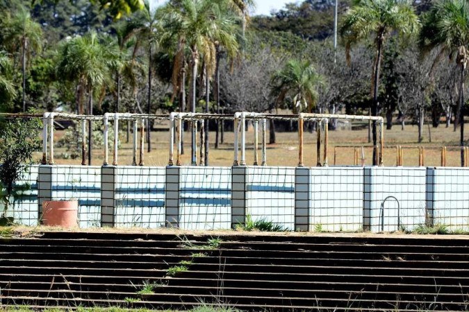  Atualmente só os azulejos da época marcam o local onde antes havia água, ondas e muita diversão para os brasilienses  -  (crédito:  Marcelo Ferreira/CB/D.A Press)