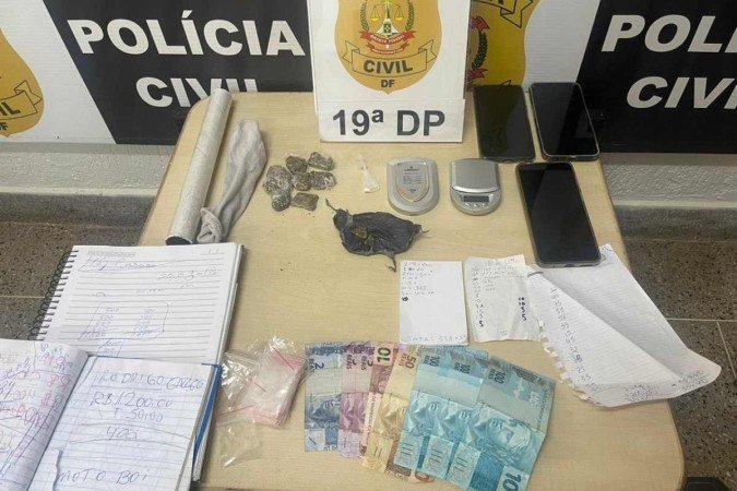 Por meio da 19 DP, a investigação da Operação Cratos, prendeu indivíduos suspeitos de realizar o tráfico de drogas no local há pelo menos quatro anos. - (crédito: Divulgação/PCDF) Por meio da 19 DP, a investigação da Operação Cratos, prendeu indivíduos suspeitos de realizar o tráfico de drogas no local há pelo menos quatro anos. - (crédito: Divulgação/PCDF)