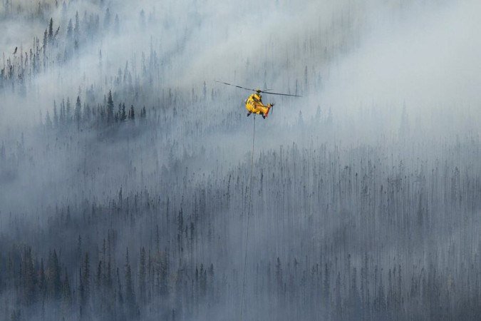 Incêndios florestais atingem o país desde março - (crédito: Handout / BC Wildfire Service / AFP) Incêndios florestais atingem o país desde março - (crédito: Handout / BC Wildfire Service / AFP)