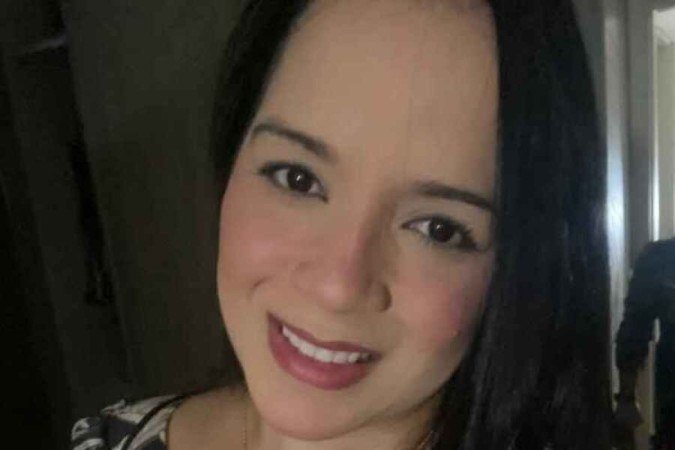 Carregar o colar no pescoço diariamente é uma forma de levar a filha com ela todos os dias