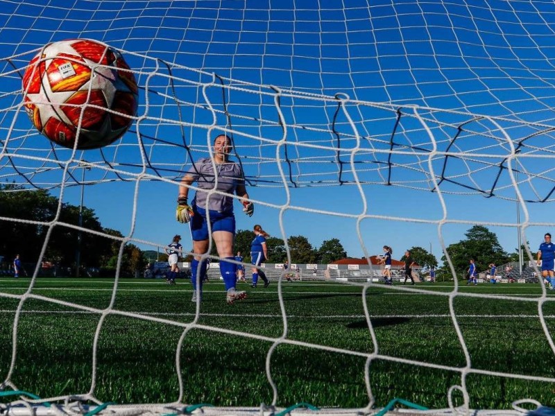 Justiça autoriza menina a jogar futebol em campeonato de colégio