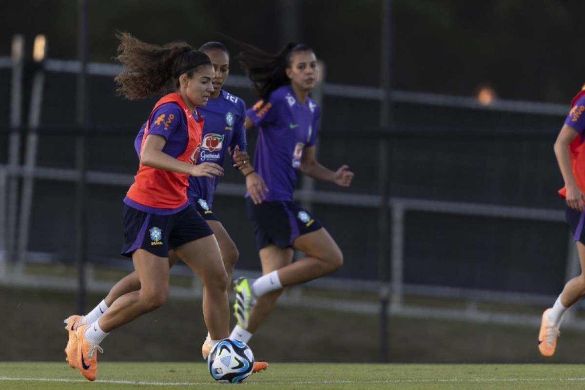 Tiroteio próximo ao local da estreia da Copa Feminina deixa três mortos