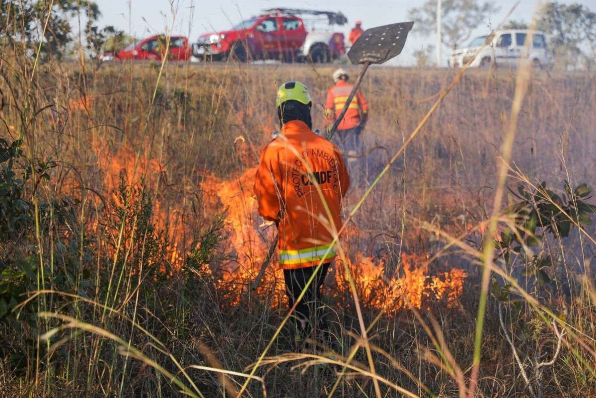 DF emite alerta para queimadas até o fim do período de seca na