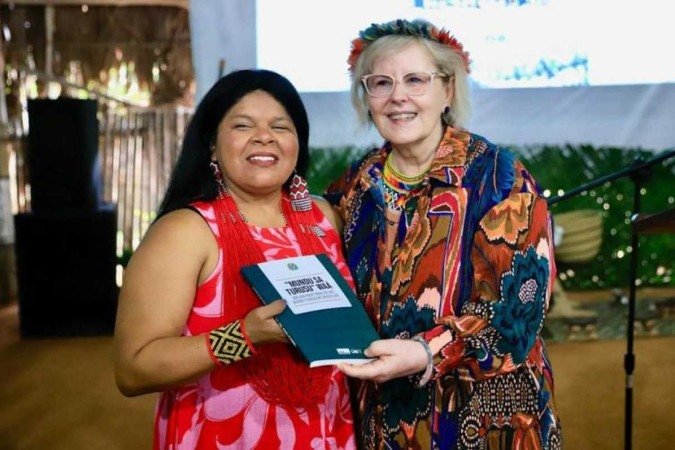 Presidente do STF, Rosa Weber, ao lado da ministra dos Povos Indígenas, Sonia Guajajara - (crédito: Reprodução/Fellipe Sampaio/SCO/STF) Presidente do STF, Rosa Weber, ao lado da ministra dos Povos Indígenas, Sonia Guajajara - (crédito: Reprodução/Fellipe Sampaio/SCO/STF)