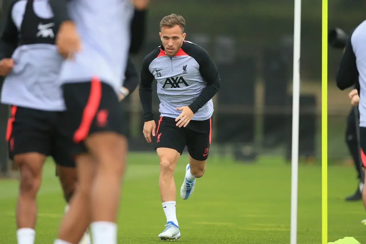 Arthur disputou apenas quatro jogos pelo Liverpool entre 2022 e 2023 - (crédito: Lindsey Parnaby/AFP) Arthur disputou apenas quatro jogos pelo Liverpool entre 2022 e 2023 - (crédito: Lindsey Parnaby/AFP)
