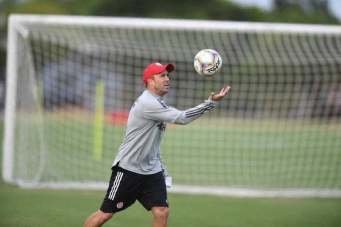 Eduardo Coudet é um dos 11 técnicos estrangeiros no Campeonato Brasileiro, recorde na história da competição e dois atrás dos 13 empregados no Campeonato Inglês - (crédito: Ricardo Duarte/Internacional) Eduardo Coudet é um dos 11 técnicos estrangeiros no Campeonato Brasileiro, recorde na história da competição e dois atrás dos 13 empregados no Campeonato Inglês - (crédito: Ricardo Duarte/Internacional)