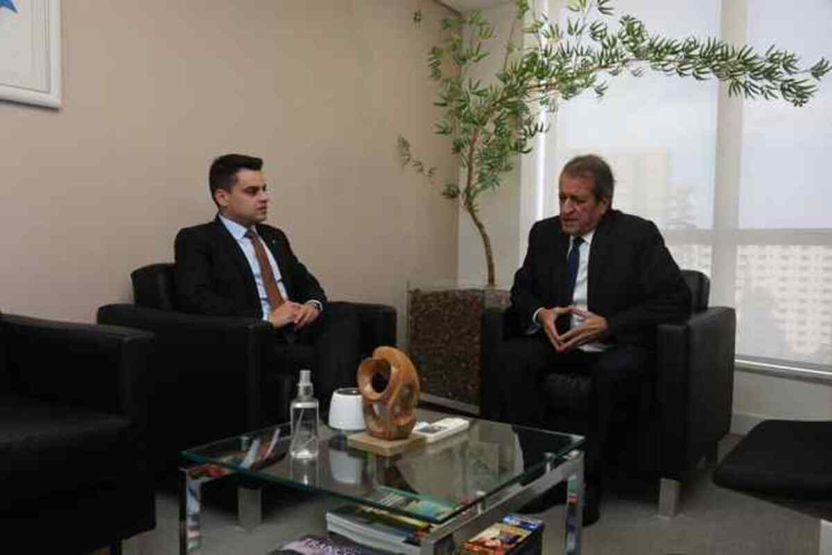 O presidente do PL, Valdemar da Costa Neto, recebe o deputado federal Yury do Paredão (CE) para informá-lo de que será expulso da agremiação -  (crédito: twitter.com/Costa Neto PL)