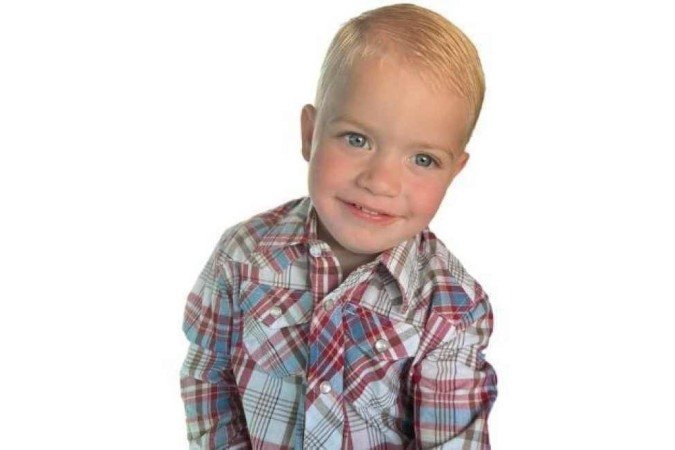 Menino de 2 anos morre ao ter contato com ameba comedora de cérebro
- (crédito: Reprodução Facebook) Menino de 2 anos morre ao ter contato com ameba comedora de cérebro
- (crédito: Reprodução Facebook)