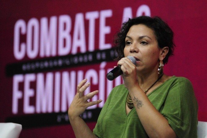  Rita Lima assessoria internacional do Ministério das mulheres  falando no evento 