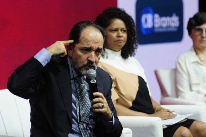  Ben- Hur Viza representante do juizado de violência doméstica e familiar contra as mulheres do núcleo Bandeirante,  falando no evento 