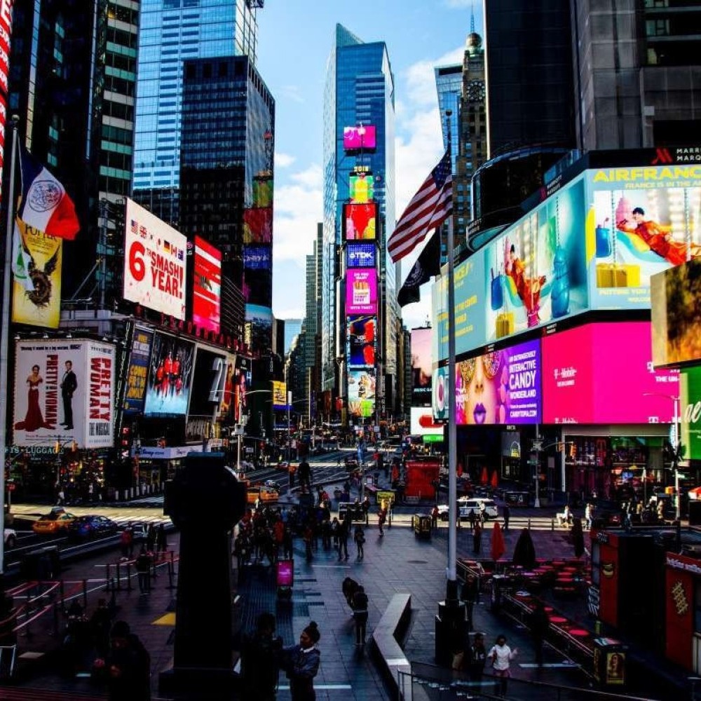 MiniBox é o primeiro supermercado do Ceará a exibir propaganda na Times  Square, em Nova York 