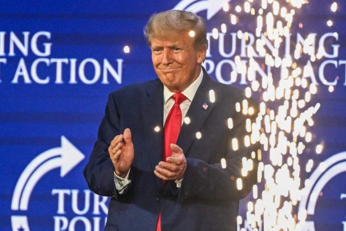Donald Trump discursa durante conferência do grupo ativista político de direita Turning Point USA, no último fim de semana: 31 acusações -  (crédito:  AFP)