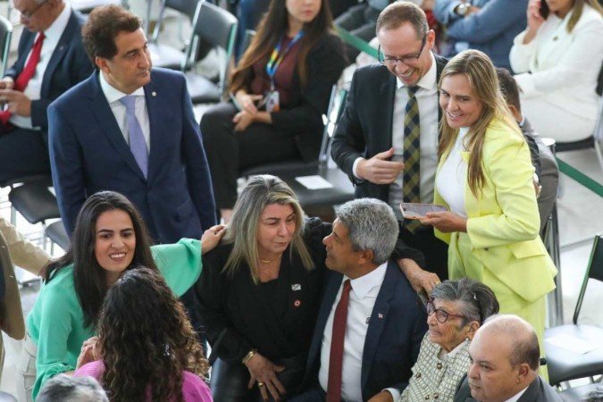 Autoridades do DF estiveram presente em solenidade que tratou sobre o reajuste das forças de segurança do DF. Na foto, secretário-executivo do Ministério da Justiça Ricardo Cappelli e a vice-governadora do DF, Celina Leão