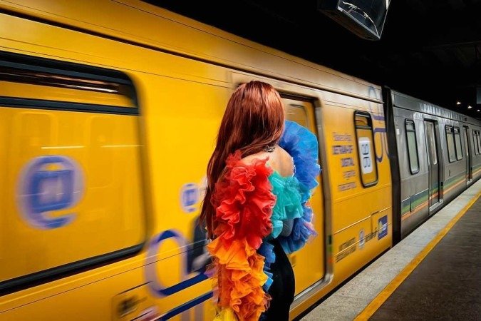 Drag queen Bessha Loka pega dois ônibus e um metrô para chegar ao trabalho - (crédito: Benjamin Figueredo/CB/D.A Press) Drag queen Bessha Loka pega dois ônibus e um metrô para chegar ao trabalho - (crédito: Benjamin Figueredo/CB/D.A Press)