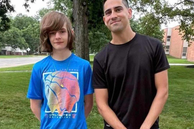 Roman McCormick, 15 anos, recebeu rim do ex-professor de geometria Eddie McCarthy -  (crédito: Divulgação / Washington Local Schools)