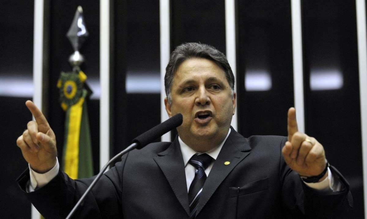 Ex-governador do Rio, Anthony Garotinho é internado com pneumonia