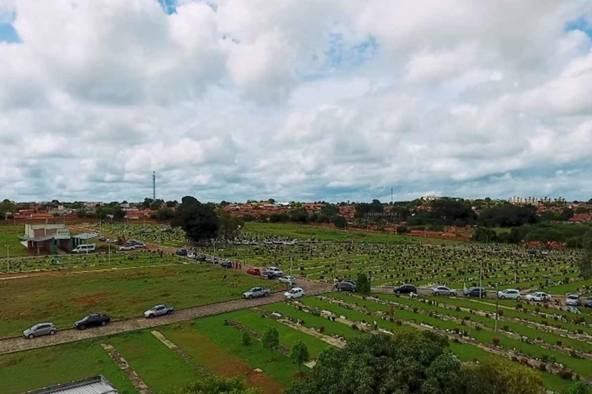 Piada com a morte? Cemitério aposta no bom humor e faz sucesso na web