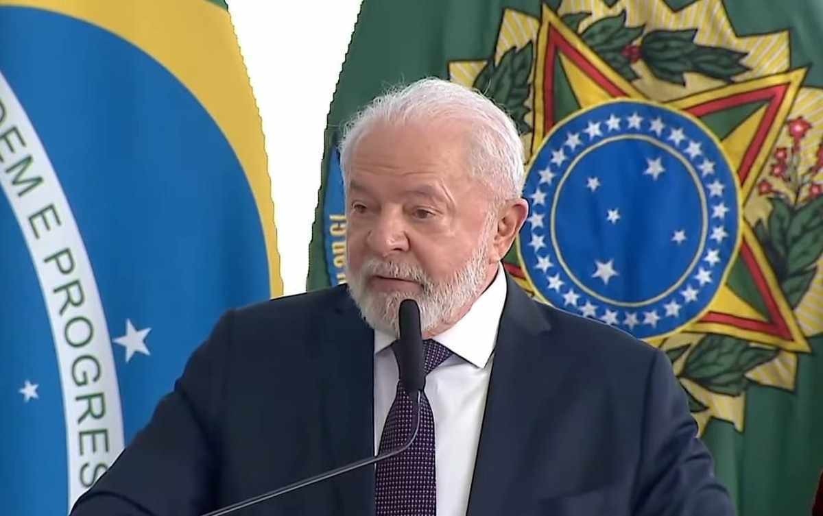 Em Angola, Lula critica 