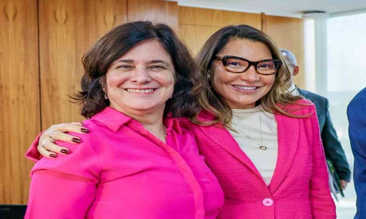  Janja posta foto com a ministra da Saúde: 'Barbie girls' 