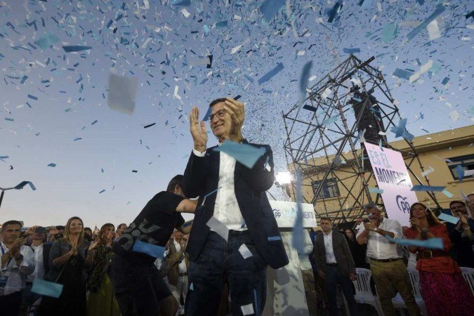Alberto Nuñez Feijóo, candidato conservador, é favorito nas eleições gerais deste domingo, na Espanha, segundo pesquisas - (crédito: Miguel Riopa/AFP) Alberto Nuñez Feijóo, candidato conservador, é favorito nas eleições gerais deste domingo, na Espanha, segundo pesquisas - (crédito: Miguel Riopa/AFP)