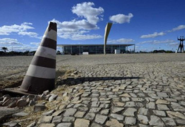 Pedras portuguesas deverão ser mantidas nas orientações para a reforma da Praça dos Três Poderes -  (crédito:  Marcelo Ferreira/CB/D.A Press)
