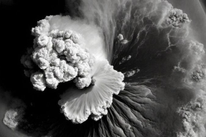 Erupção do vulcão subterrâneo Hunga Tonga-Hunga Ha'apai - (crédito: NASA) Erupção do vulcão subterrâneo Hunga Tonga-Hunga Ha'apai - (crédito: NASA)