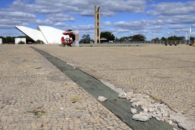  Órgãos do poder distrital e federal trocam farpas sobre reformas necessárias em ponto tombado