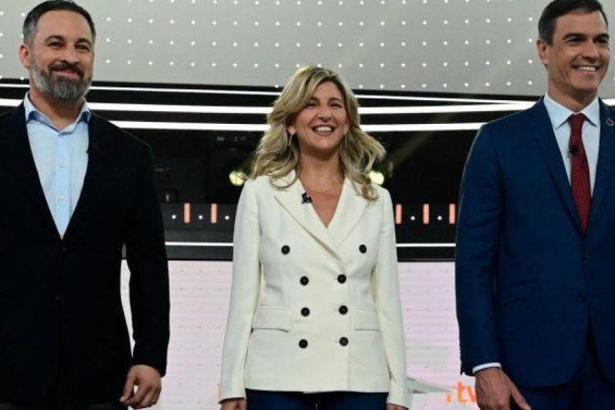 Da esquerda à direita: Santiago Abascal, do Vox, Yolanda Díaz, do Sumar, ao lado de Pedro Sánchez; desempenho dos partidos menores na eleição pode determinar quem vai governar a Espanha - (crédito: Getty Images) Da esquerda à direita: Santiago Abascal, do Vox, Yolanda Díaz, do Sumar, ao lado de Pedro Sánchez; desempenho dos partidos menores na eleição pode determinar quem vai governar a Espanha - (crédito: Getty Images)