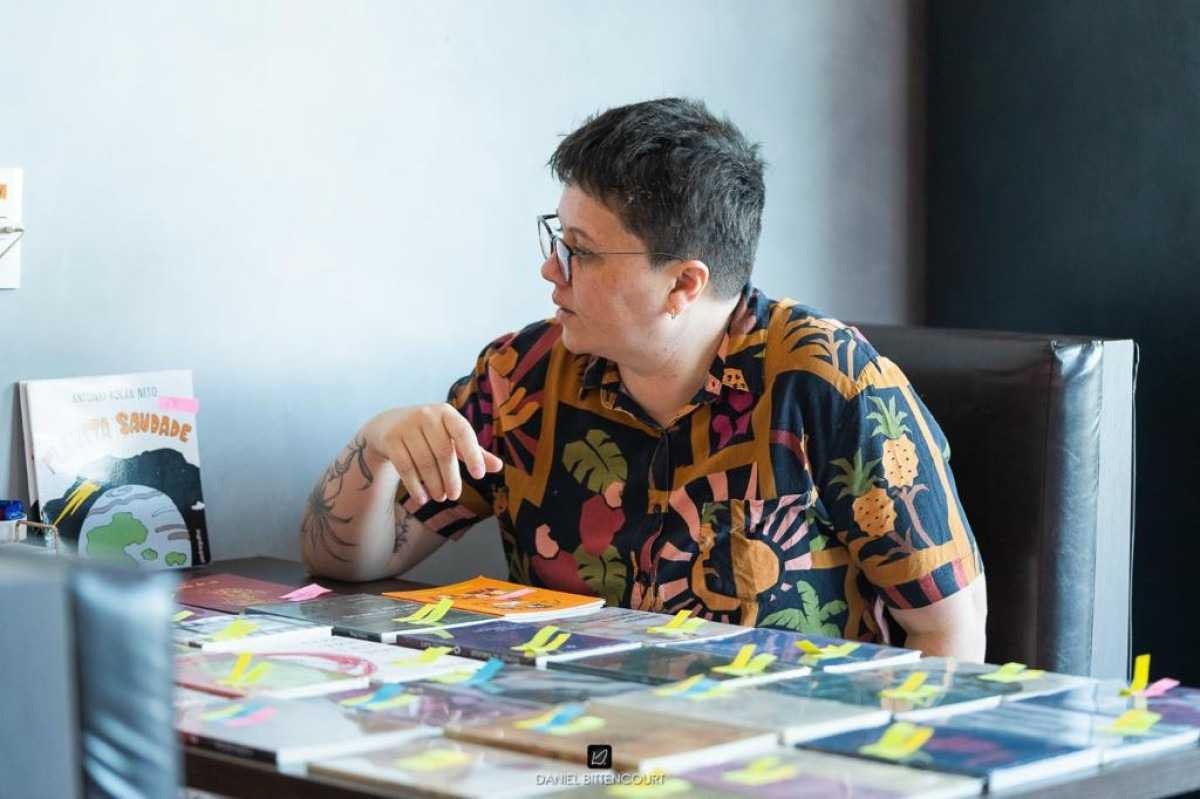 Marília Cafe, escritora que sofreu homofobia, junto com esposa, durante corrida no aplicativo Uber