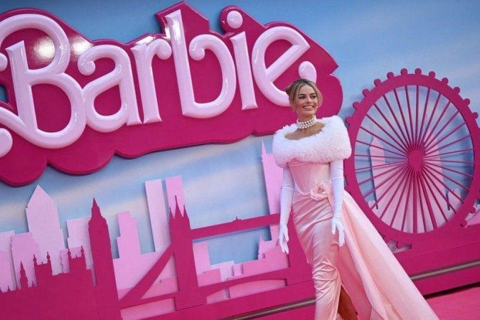 Barbie conta a história de amadurecimento da boneca infantil, na qual ela explora sua identidade e incentiva Ken a buscar sua individualidade - (crédito: Getty Images) Barbie conta a história de amadurecimento da boneca infantil, na qual ela explora sua identidade e incentiva Ken a buscar sua individualidade - (crédito: Getty Images)