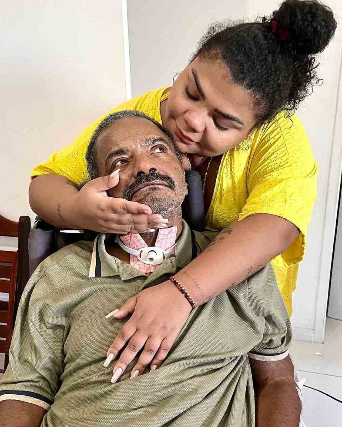 Arlindo Cruz recebe alta após 20 dias de internação por pneumonia