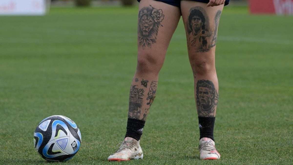 Conheça jogadora da Argentina que tem tatuagem de Cristiano Ronaldo