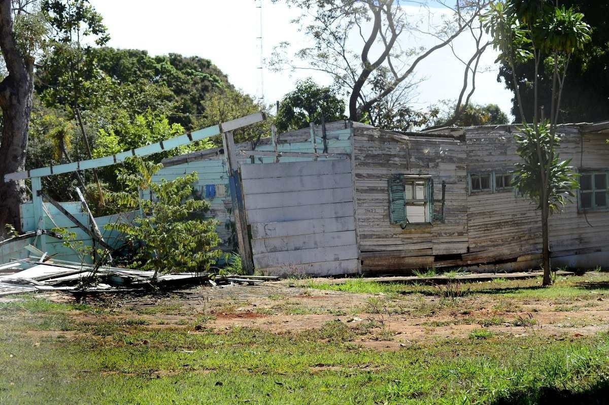 Conjunto Fazendinha, na Vila Planalto, está sob risco de desabar 