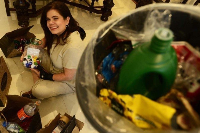  Reciclagem. Pessoas que costumas reciclar. Maria Letícia Pereira de Moraes, no Noroeste.