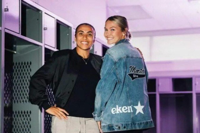 Marta e a namorada, Carrie Lawrence