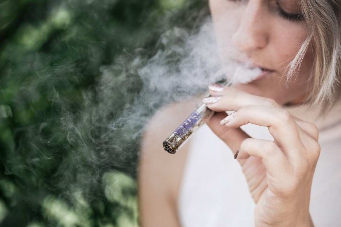 Adotar o cigarro eletrônico como medida para redução de danos do tabaco já é uma estratégia usada também em outros países, como Suécia, Nova Zelândia e Canadá -  (crédito: Grav/Unsplash)