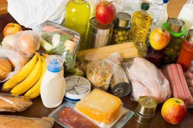 Alimentos potencialmente cancerígenos: você come algum desses? - (crédito: EM Saude) Alimentos potencialmente cancerígenos: você come algum desses? - (crédito: EM Saude)