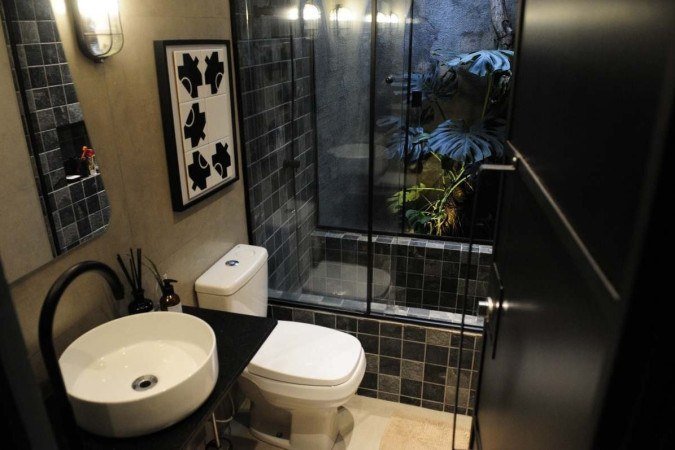  25/07/2023. Crédito: Minervino Júnior/CB/D.A Press. Brasil.  Brasilia - DF. Arquiteto Marcos Vinicius que reformou a sua casa na Ceilândia e conquistou 1 milhão de seguidores mostrando a evolução da obra na internet.