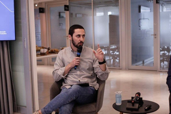  Lançamento de Estudo do IET  - Potenciais efeitos macroeconômicos com expansão da oferta publica de ensino médio técnico do Brasil.
    