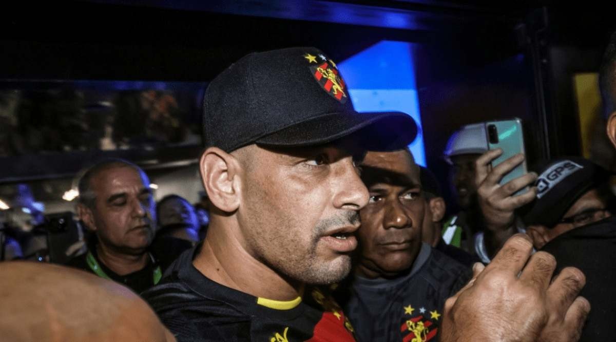 Sport oficializa terceira passagem de Diego Souza pela Ilha do Retiro