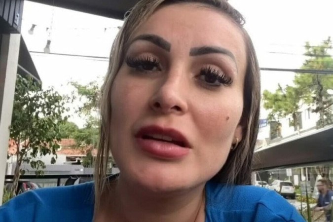Ator defende namorada após ataques na internet