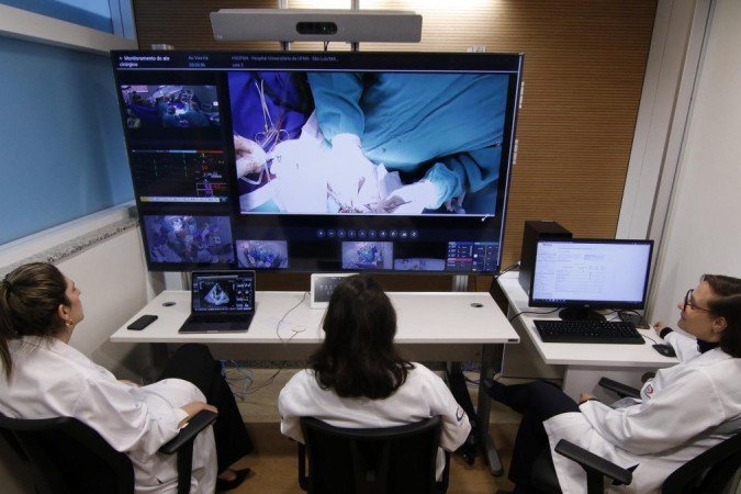 Cirurgia cardíaca em criança sendo acompanhada em tempo real por especialistas do Incor, em São Paulo - (crédito: InCor) Cirurgia cardíaca em criança sendo acompanhada em tempo real por especialistas do Incor, em São Paulo - (crédito: InCor)