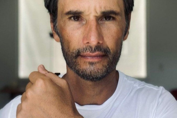 Rodrigo Santoro exibe peitoral peludo em clique e novo visual choca - (crédito: Reprodução/ Instagram) Rodrigo Santoro exibe peitoral peludo em clique e novo visual choca - (crédito: Reprodução/ Instagram)