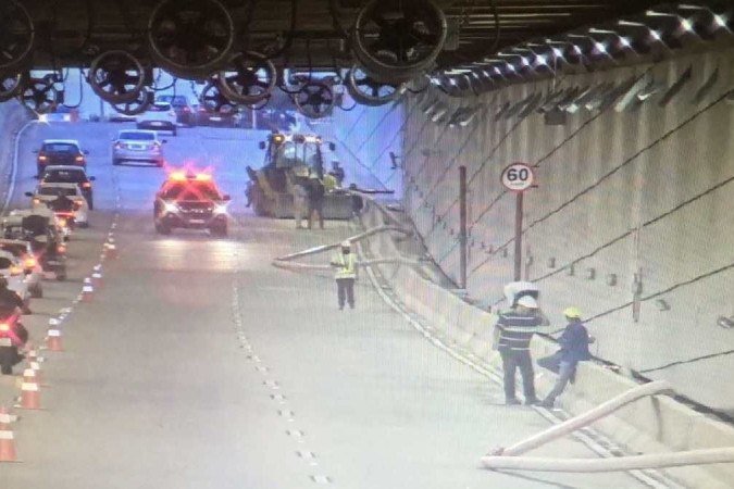 Com o incidente, foi necessária a interdição de duas das três vias sentido Plano Piloto - (crédito: Divulgação/DER) Com o incidente, foi necessária a interdição de duas das três vias sentido Plano Piloto - (crédito: Divulgação/DER)
