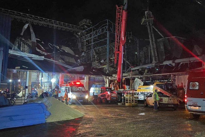 Segundo testemunhas, destruição foi causada por explosões em sequência - (crédito: AFP/COMSamu) Segundo testemunhas, destruição foi causada por explosões em sequência - (crédito: AFP/COMSamu)
